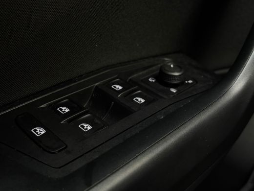 Volkswagen T-Roc 1.0 TSI 110 pk Life | Airco | Parkeersensoren | Apple Carplay | ActivLease financial lease