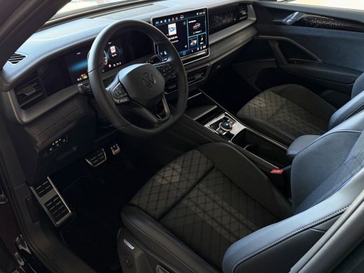 Volkswagen Tayron 1.5 eHybrid 272PK R-LINE SCHUIFDAK TRHAAK BLACK-STYLE 20''LMV PANO ERGO.STOEL MASSAGE TRAILER.ASSIST ActivLease financial lease