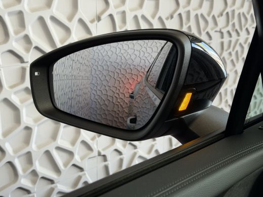 Volkswagen Tayron 1.5 eHybrid 272PK R-LINE SCHUIFDAK TRHAAK BLACK-STYLE 20''LMV PANO ERGO.STOEL MASSAGE TRAILER.ASSIST ActivLease financial lease