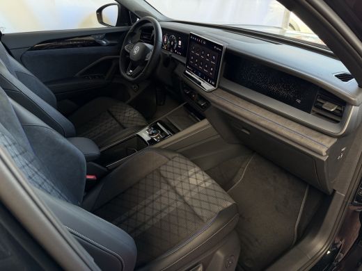 Volkswagen Tayron 1.5 eHybrid 272PK R-LINE SCHUIFDAK TRHAAK BLACK-STYLE 20''LMV PANO ERGO.STOEL MASSAGE TRAILER.ASSIST ActivLease financial lease