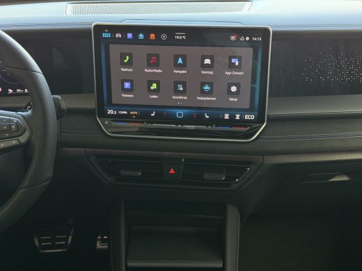 Volkswagen Tayron 1.5 eHybrid 272PK R-LINE TREKHAAK BLACK-STYLE 20''LMV PANO SCHUIFDAK ERGO.STOEL MASSAGE TRAILER.A... ActivLease financial lease