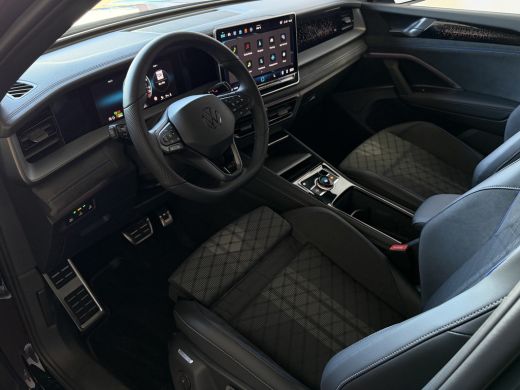 Volkswagen Tayron 1.5 eHybrid 272PK R-LINE TREKHAAK BLACK-STYLE 20''LMV PANO SCHUIFDAK ERGO.STOEL MASSAGE TRAILER.A... ActivLease financial lease