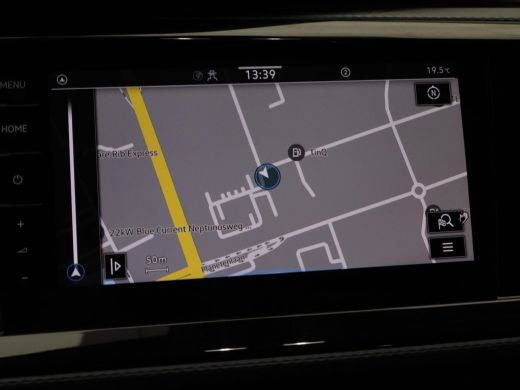 Volkswagen Transporter 2.0 TDi 150 Pk Automaat Bulli 75 Jahre | Camera | Trekhaak | Adaptive Cruise | CarPlay | Leer | S... ActivLease financial lease