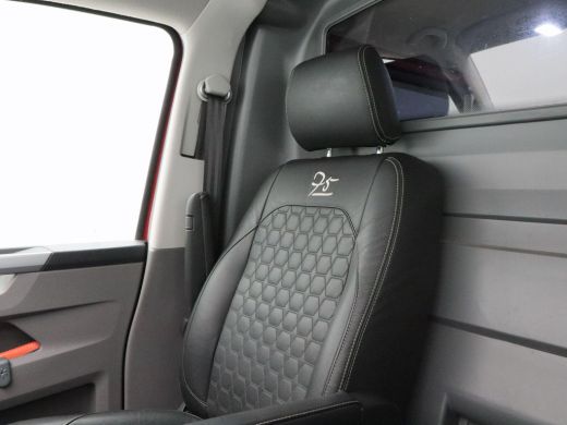 Volkswagen Transporter 2.0 TDi 150 Pk Automaat Bulli 75 Jahre | Camera | Trekhaak | Adaptive Cruise | CarPlay | Leer | S... ActivLease financial lease