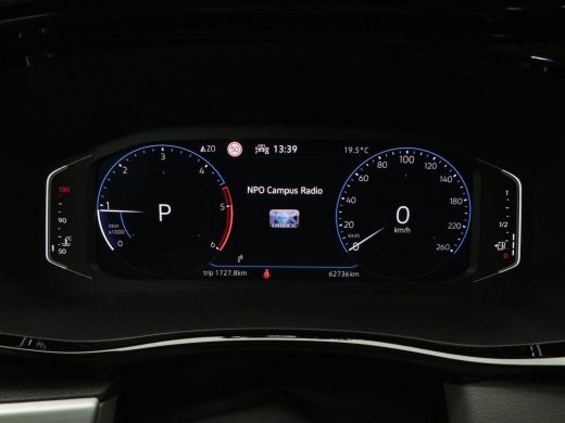 Volkswagen Transporter 2.0 TDi 150 Pk Automaat Bulli 75 Jahre | Camera | Trekhaak | Adaptive Cruise | CarPlay | Leer | S... ActivLease financial lease