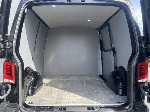 Volkswagen Transporter 2.0 TDI 150 PK DSG AUTOMAAT / L1H1 / 1e EIG. / CRUISE / AIRCO / APPLE CARPLAY / ANDROID AUTO / NA... ActivLease financial lease