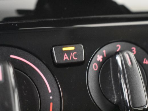 Volkswagen up! 1.0 65 PK | Airco | DAB | Rijstrooksensor | Smartphone integratie | Start/Stop ActivLease financial lease