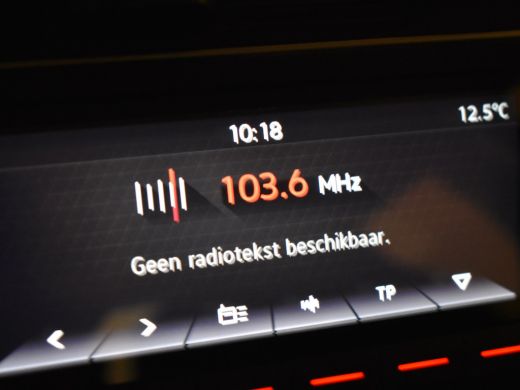 Volkswagen up! 1.0 65 PK | Airco | DAB | Rijstrooksensor | Smartphone integratie | Start/Stop ActivLease financial lease