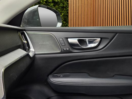 Volvo  V60 Cross Country 2.0 B5 AWD Pro | Massage/ventilatie | Pano | 360 Cam | Head-up | Memory | H&K ActivLease financial lease