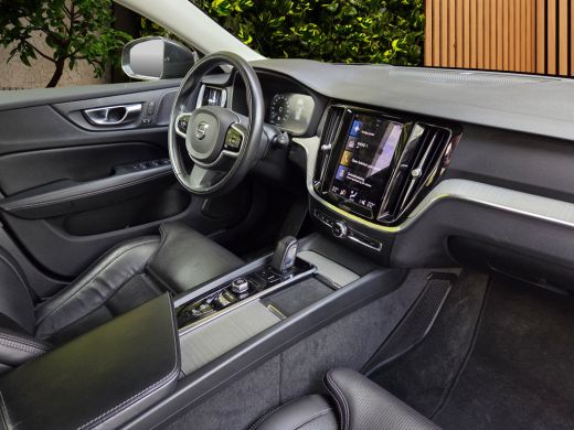 Volvo  V60 Cross Country 2.0 B5 AWD Pro | Massage/ventilatie | Pano | 360 Cam | Head-up | Memory | H&K ActivLease financial lease