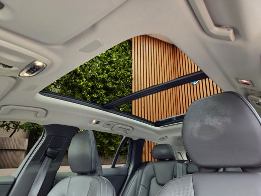 Volvo  V60 Cross Country 2.0 B5 AWD Pro | Massage/ventilatie | Pano | 360 Cam | Head-up | Memory | H&K ActivLease financial lease