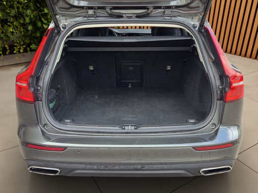 Volvo  V60 Cross Country 2.0 B5 AWD Pro | Massage/ventilatie | Pano | 360 Cam | Head-up | Memory | H&K ActivLease financial lease