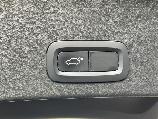 Volvo  XC40 1.5 T3 Momentum Pro Panoramadak Hoge zit Trekhaak(tegen meerprijs) ActivLease financial lease