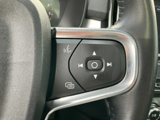 Volvo  XC40 1.5 T3 Momentum Pro Panoramadak Hoge zit Trekhaak(tegen meerprijs) ActivLease financial lease