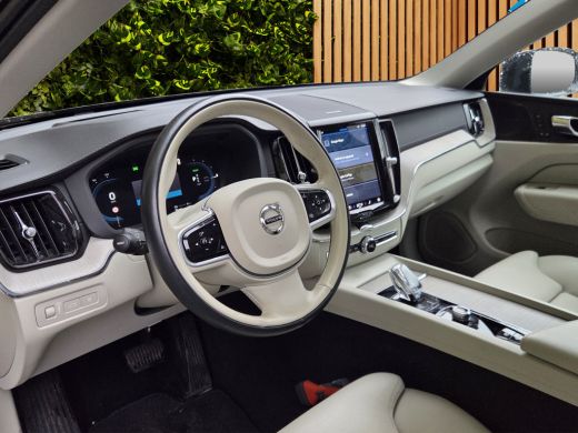 Volvo  XC60 2.0 T6 Plug-in hybrid AWD Inscription | Trekhaak | Pano | Harman/Kardon | Memory ActivLease financial lease