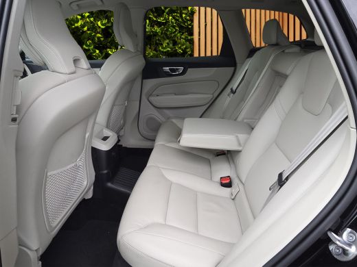 Volvo  XC60 2.0 T6 Plug-in hybrid AWD Inscription | Trekhaak | Pano | Harman/Kardon | Memory ActivLease financial lease