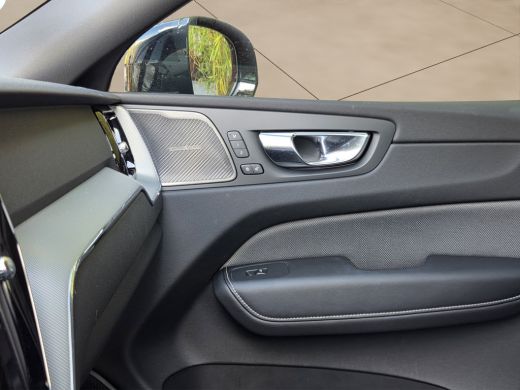 Volvo  XC60 2.0 T6 Plug-in hybrid AWD Plus Black Edition | Trekhaak | Harman/Kardon | Pano | Memory ActivLease financial lease