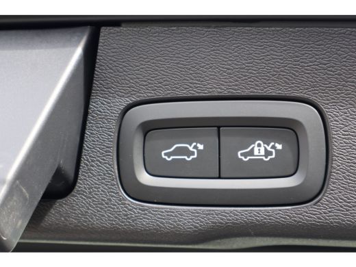 Volvo  XC60 2.0 T6 Plug-in hybrid AWD Plus Dark | BLIS | Trekhaak | Leder | 360cam | ActivLease financial lease