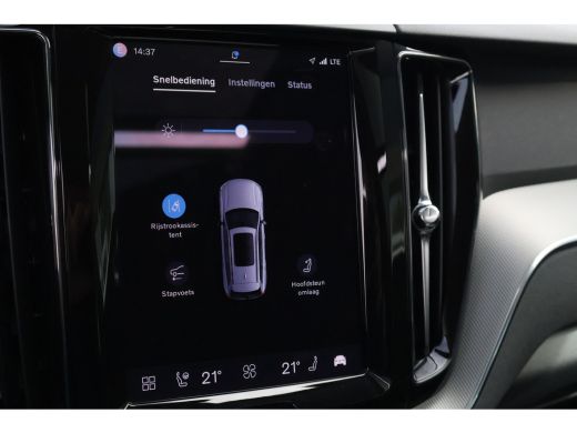 Volvo  XC60 2.0 T6 Plug-in hybrid AWD Plus Dark | BLIS | Trekhaak | Leder | 360cam | ActivLease financial lease