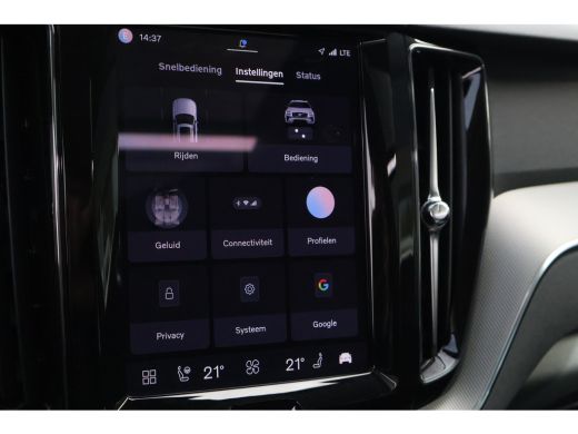 Volvo  XC60 2.0 T6 Plug-in hybrid AWD Plus Dark | BLIS | Trekhaak | Leder | 360cam | ActivLease financial lease