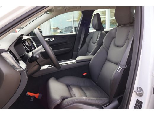 Volvo  XC60 2.0 T6 Plug-in hybrid AWD Plus Dark | BLIS | Trekhaak | Leder | 360cam | ActivLease financial lease