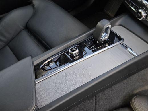 Volvo  XC60 2.0 T8 Plug-in hybrid AWD Ultra Dark | Bowers&Wilkins | Luchtvering | Trekhaak | Head-up | Memory... ActivLease financial lease