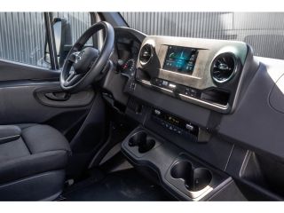 Mercedes-Benz Sprinter 315 CDI | 150 PK | Automaat | Bakwagen met laadklep | Zijdeur | Camera | Cruise | Mbux | Climatronic