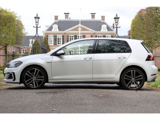 Volkswagen Golf 1.4 TSI PHEV GTE | Achteruitrijcamera | Airco (automatisch) | Bluetooth telefoonvoorbereiding