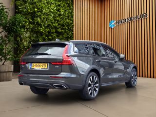 Volvo  V60 Cross Country 2.0 B5 AWD Pro | Massage/ventilatie | Pano | 360 Cam | Head-up | Memory | H&K