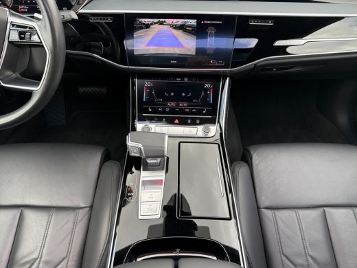Audi A8 60 449pk TFSI e quattro Glazen panoramadak | S line-exterieurpakket |	Leder Valcona ActivLease financial lease