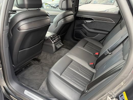 Audi A8 60 449pk TFSI e quattro Glazen panoramadak | S line-exterieurpakket |	Leder Valcona ActivLease financial lease