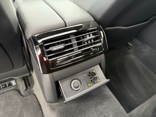 Audi A8 60 449pk TFSI e quattro Glazen panoramadak | S line-exterieurpakket |	Leder Valcona ActivLease financial lease