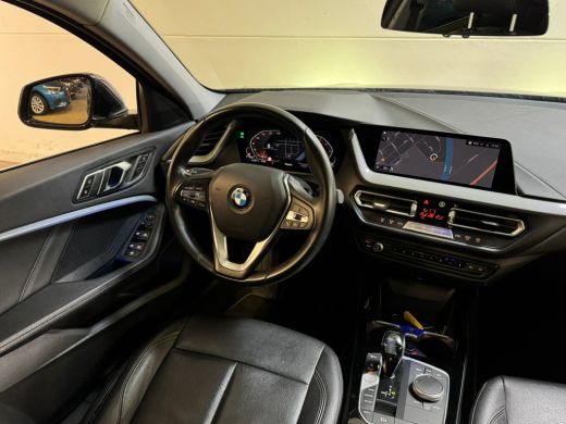 BMW 1 Serie 118i 136PK AUT. HIGH EXECUTIVE TREKHAAK/LEDER/PANORAMADAK ActivLease financial lease