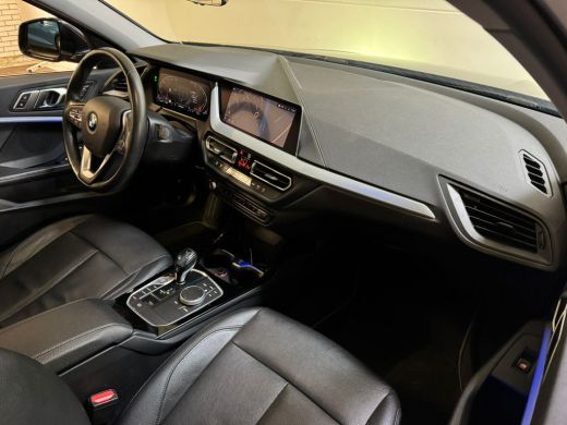 BMW 1 Serie 118i 136PK AUT. HIGH EXECUTIVE TREKHAAK/LEDER/PANORAMADAK ActivLease financial lease