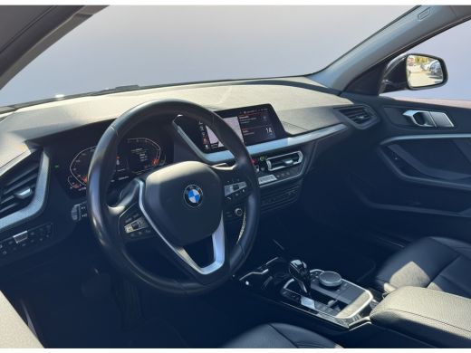 BMW 1 Serie 118i 136PK AUT. HIGH EXECUTIVE TREKHAAK/LEDER/PANORAMADAK ActivLease financial lease