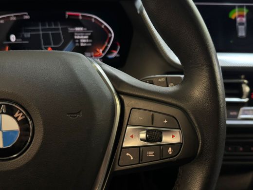 BMW 1 Serie 118i 136PK AUT. HIGH EXECUTIVE TREKHAAK/LEDER/PANORAMADAK ActivLease financial lease