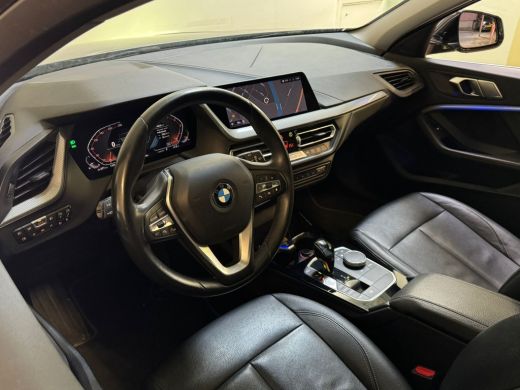 BMW 1 Serie 118i 136PK AUT. HIGH EXECUTIVE TREKHAAK/LEDER/PANORAMADAK ActivLease financial lease