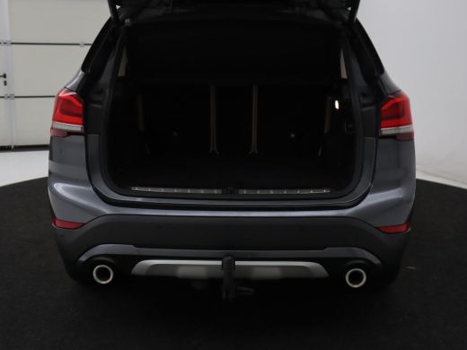 BMW X1 sDrive20i Business Edition Plus | Leder | Head-Up | Stoelverwarming | Trekhaak | Camera | Sfeerve... ActivLease financial lease