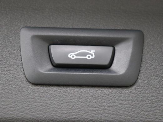 BMW X1 sDrive20i Business Edition Plus | Leder | Head-Up | Stoelverwarming | Trekhaak | Camera | Sfeerve... ActivLease financial lease