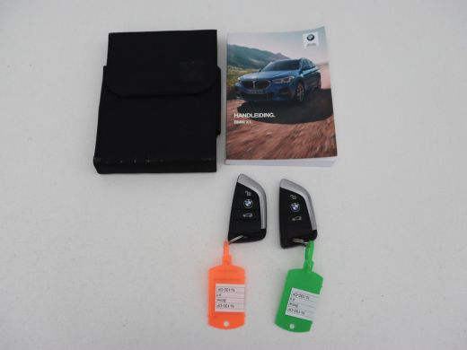 BMW X1 sDrive20i Business Edition Plus | Leder | Head-Up | Stoelverwarming | Trekhaak | Camera | Sfeerve... ActivLease financial lease