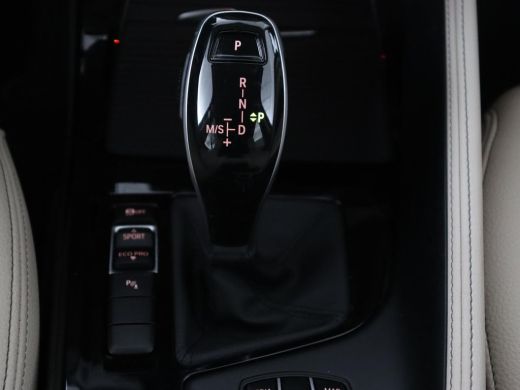 BMW X1 sDrive20i Business Edition Plus | Leder | Head-Up | Stoelverwarming | Trekhaak | Camera | Sfeerve... ActivLease financial lease