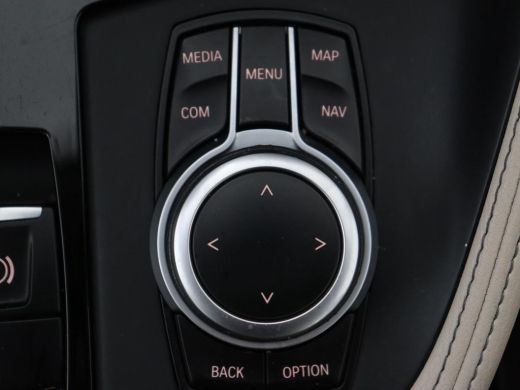 BMW X1 sDrive20i Business Edition Plus | Leder | Head-Up | Stoelverwarming | Trekhaak | Camera | Sfeerve... ActivLease financial lease