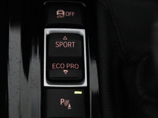 BMW X1 sDrive20i Business Edition Plus | Leder | Head-Up | Stoelverwarming | Trekhaak | Camera | Sfeerve... ActivLease financial lease