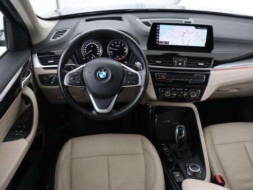 BMW X1 sDrive20i Business Edition Plus | Leder | Head-Up | Stoelverwarming | Trekhaak | Camera | Sfeerve... ActivLease financial lease