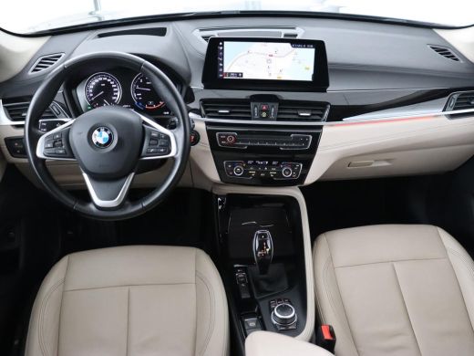 BMW X1 sDrive20i Business Edition Plus | Leder | Head-Up | Stoelverwarming | Trekhaak | Camera | Sfeerve... ActivLease financial lease