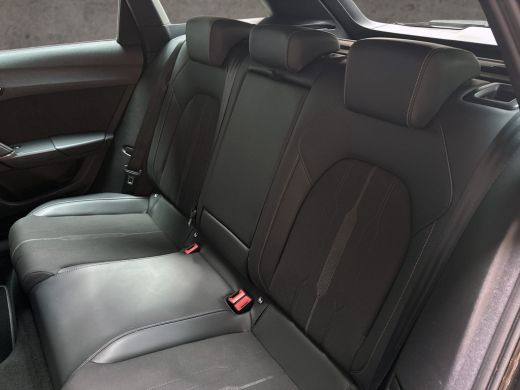 CUPRA Leon 1.4 e-Hybrid VZ Performance 245Pk Automaat (PANORAMADAK, BLACK PACK, APPLE CARPLAY, CAMERA, STUUR... ActivLease financial lease