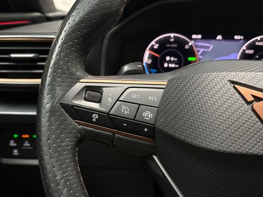 CUPRA Leon 1.4 e-Hybrid VZ Performance 245Pk Automaat (PANORAMADAK, BLACK PACK, APPLE CARPLAY, CAMERA, STUUR... ActivLease financial lease