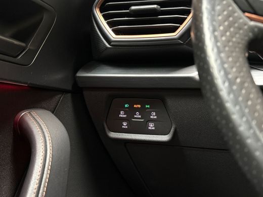 CUPRA Leon 1.4 e-Hybrid VZ Performance 245Pk Automaat (PANORAMADAK, BLACK PACK, APPLE CARPLAY, CAMERA, STUUR... ActivLease financial lease