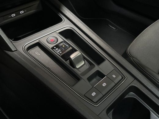 CUPRA Leon 1.4 e-Hybrid VZ Performance 245Pk Automaat (PANORAMADAK, BLACK PACK, APPLE CARPLAY, CAMERA, STUUR... ActivLease financial lease