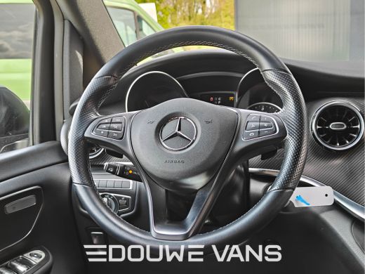 Mercedes-Benz V-Klasse V300 L2 4MATIC AMG LED Lang DAB 239PK Night Pakket Burmester Dubbel Cabine ActivLease financial lease
